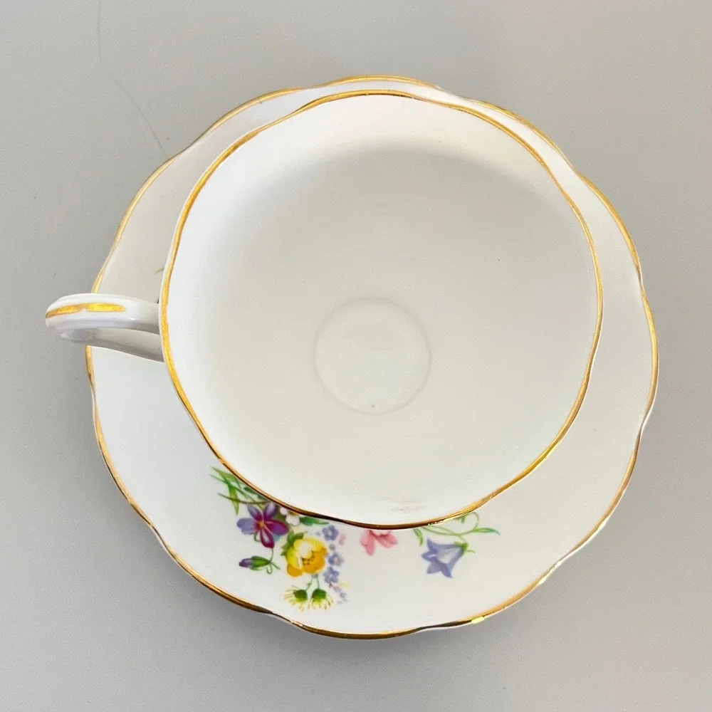 Vintage‎ Queen Anne Bone China England Teacup and Saucer Set Floral Gold Trim